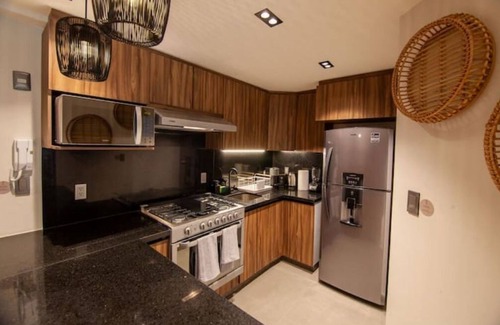 Colonia Cuauhtemoc Apartment | Industrial Elegance: Relax with Spa and Breakfast Amenities
