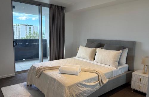 East Brisbane Apartment | Modern Retreat at The Gabba: Poolside Oceanfront Bliss