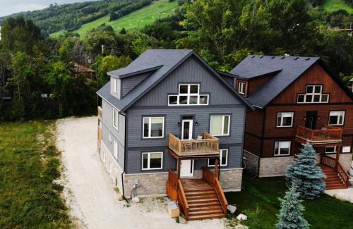 The Blue Mountains Ski Chalet | Modern Memories 8BR Hillside Chalet w BBQ, Laundry and 6.5WR