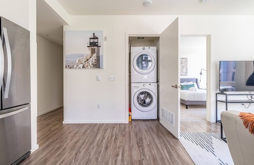 Mercer Island Apartment | Modern Mercer Island 2bed & 2bath| Gym, Rooftop