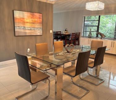 Westchester House | Stylish 3-Bedroom Retreat in Central Miami - Family Friendly