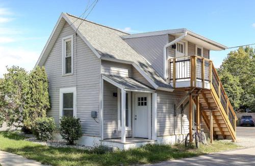 Traverse City House | Stylish Downtown Hotel with Walkable Access & Pet Friendly
