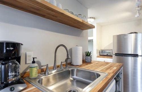 Traverse City House | Stylish Downtown Hotel with Walkable Access & Pet Friendly