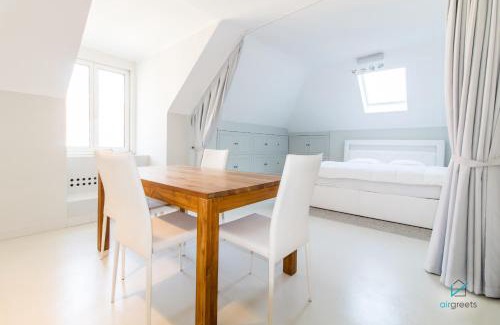 Wahring Apartment | Stylish Minimalist Flat in Vienna - 4-Star Comfort