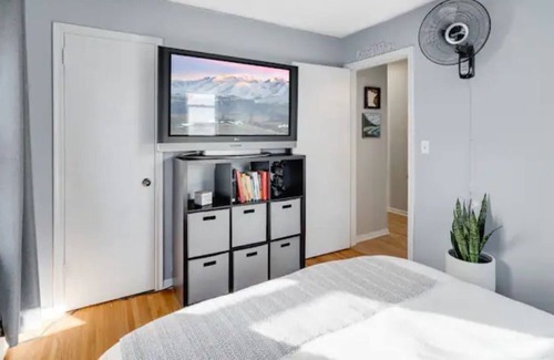 Whittier House | Prime Minneapolis Duplex with Pet-Friendly Amenities