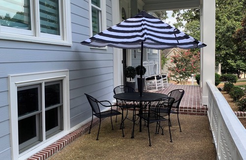Country Club House | Inviting Modern Home Near Ole Miss - Pet Friendly & Family Ready