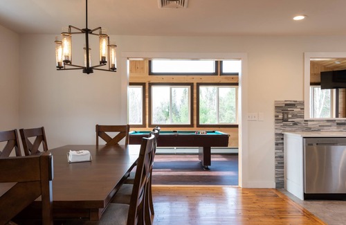 Hensonville House | Modern Mountain House: 5BD, Hot Tub & Pool Near Windham