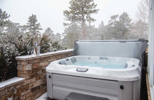 Stanley Hills Condo | Tranquil Mountain Retreat with Spa and Hot Tub Amenities
