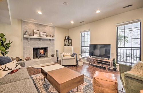Chester Gap House | Modern Mountain Retreat: Deck, Hot Tub & 9.5/10 Rating!