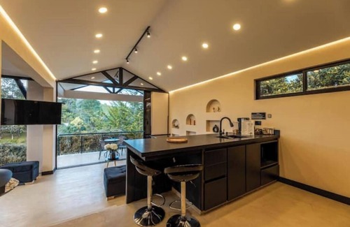 Marinilla Apartment | Modern Mountain Spa Villa: Turkish & Jacuzzi
