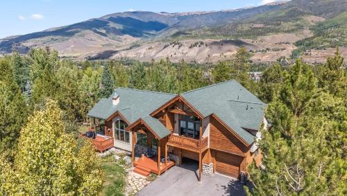 Three Peaks House | Modern Mountain Stay Hot Tub Fire Pit and Views