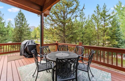 Three Peaks House | Modern Mountain Stay Hot Tub Fire Pit and Views
