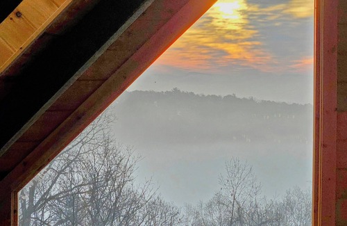Bergton Cabin | Inviting Mountain-top Log Cabin with Breathtaking Views