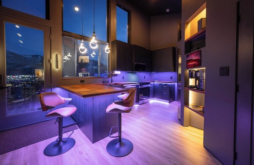 Cedar City House | Modern Mtn-View Retreat, 18 Mi to Zion North