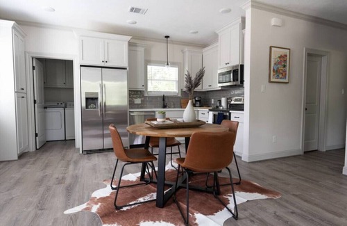 Bryan House | Guest Rated 10/10: Modern Nest with Ideal Family Amenities