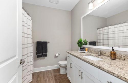 Grandville Apartment | Modern New Build 12BR 12BA w Garage Patio