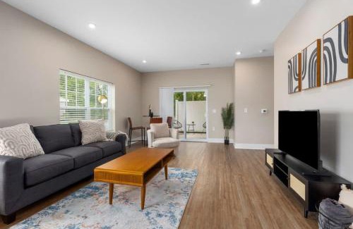 Grandville Apartment | Modern New Build 12BR 12BA w Garage Patio