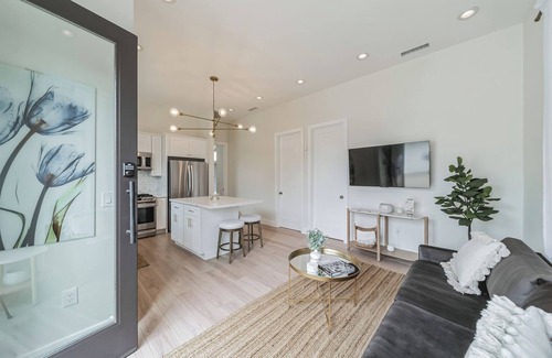 Claremont Cottage | Stylish 2 Bed Casita with Ocean View in Quiet Claremont