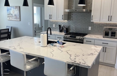 Tri-Cities House | Modern New Build HOT TUB & White Marble 4/2 #4731