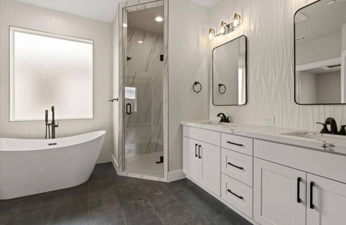 Tri-Cities House | Modern New Build HOT TUB & White Marble 4/2 #4731