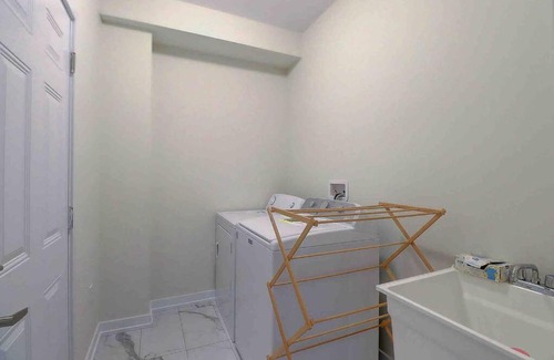 Caledonia House | Modern Pet-Friendly Retreat in Caledonia for Families