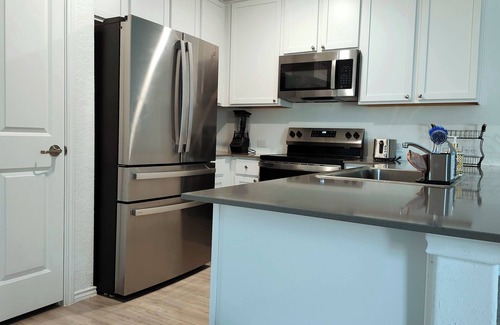 Southside House | Modern New Build Near Toyota, Amazon & Lackland AFB - Ideal for Long Stays