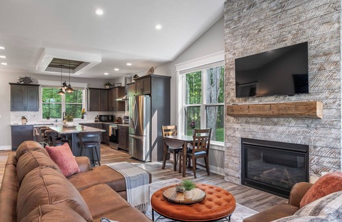 Egg Harbor Cabin | Pet-Friendly Stonehedge View with Top Ratings and Amenities