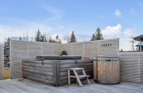 Hveragerdi Villa | Discover Nature: Modern Home with Pool & Family Amenities