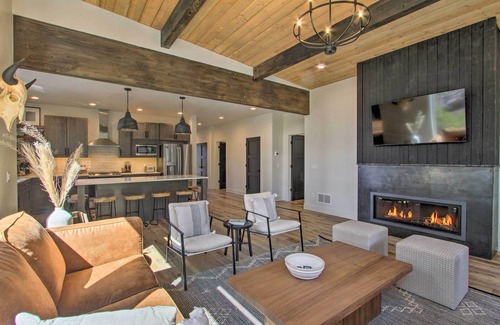Philipsburg Cabin | Newly Built Cabin: Ideal for Skiing, Fishing, and Hiking!