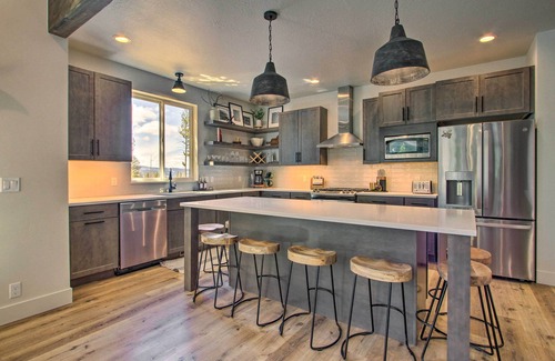 Philipsburg Cabin | Newly Built Cabin: Ideal for Skiing, Fishing, and Hiking!