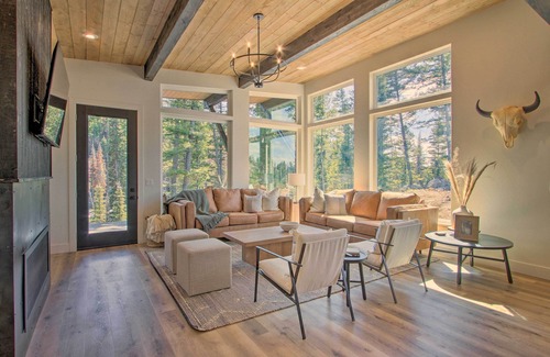 Philipsburg Cabin | Newly Built Cabin: Ideal for Skiing, Fishing, and Hiking!