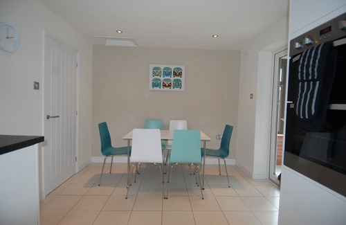 Sea Palling Cottage | Beachside Retreat: Newly Refurbished with Ocean Views