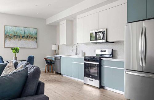 West Congress Apartment | Modern & Newly Renovated 1BR Flat West Congress