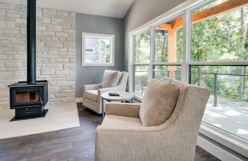 Mountain Home House | Modern Norfolk River Cabin with Shared Dock & Family-Friendly Amenities