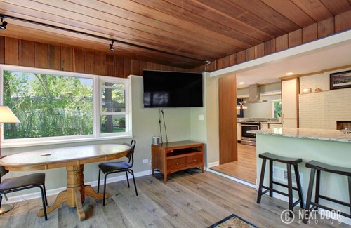 Wooded Estates House | Modern Notre Dame Escape with Family-Friendly Amenities