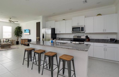 Wesley Chapel South House | Stylish 3BR Townhouse in Lagoon Community - Guest Rated 9.4