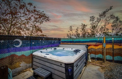 Joshua Tree House | Experience Sapphire Haven: Pool, Spa & Just 10 Min to Park
