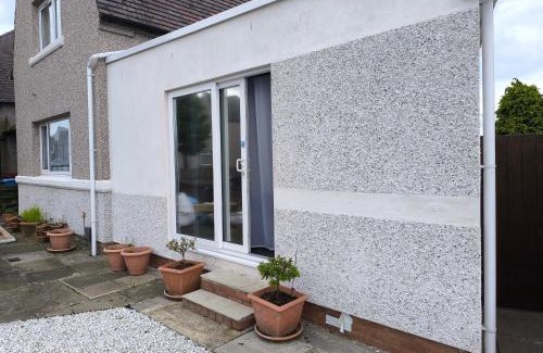 Rosyth House | Modern Oasis , Edinburgh Airport near,8mi
