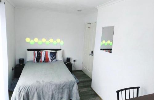 Rosyth House | Modern Oasis , Edinburgh Airport near,8mi