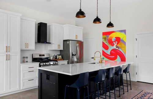 St. Johns House | Modern Oasis in Central Austin | 8 min from DT