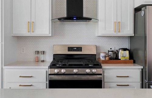 St. Johns House | Modern Oasis in Central Austin | 8 min from DT