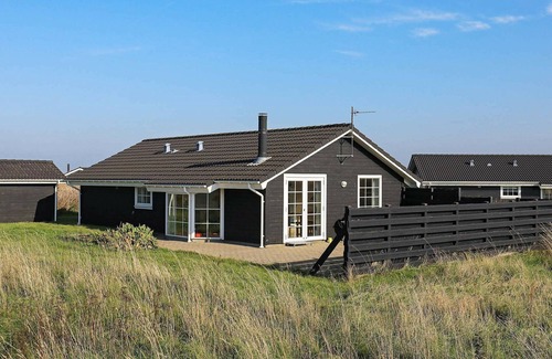 Lokken House | Comfortable 7-Person Holiday Home with Oceanfront Views