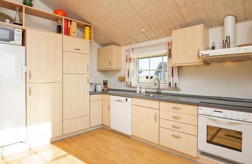 Lokken House | Comfortable 7-Person Holiday Home in Løkken, Pet Friendly