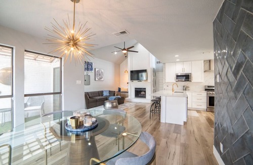 Garland House | Trendy Modern Oasis for Your Perfect Getaway