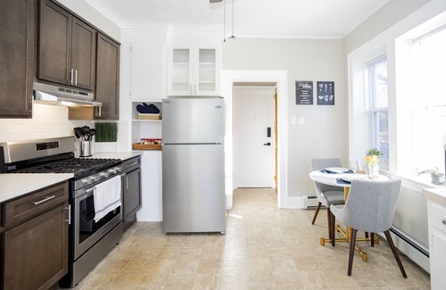 Bloomfield Apartment | Contemporary Retreat with Family-Friendly Amenities