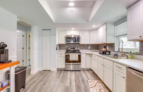 Ocala House | Modern Ocala Oasis: Family-Friendly with Spa & Fire Pit