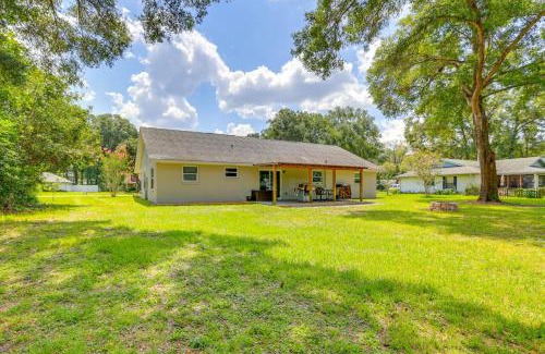 Ocala House | Stylish Ocala Oasis: Family-Friendly with Fire Pit & Grill