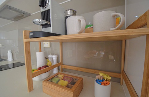 Port Hedland Apartment | Modern Oceanfront Executive Suite with Workspace & Hi Speed Wifi