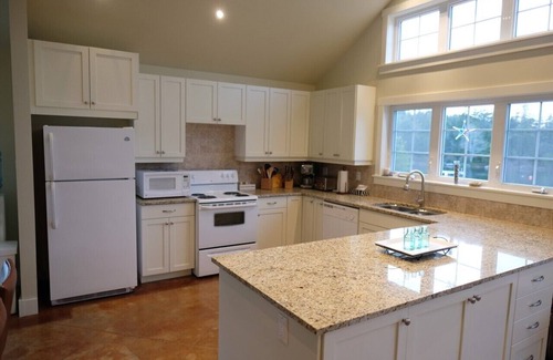 Upper Blandford House | Oceanview Retreat: 10/10 Rated Vacation Living in Deep Bay