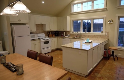 Upper Blandford House | Oceanview Retreat: 10/10 Rated Vacation Living in Deep Bay
